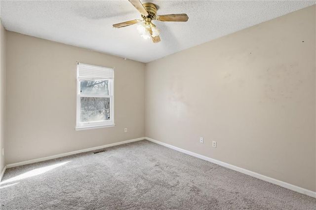 8749 NW 82nd Street, Kansas City, MO 64152