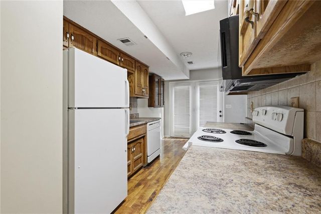 8749 NW 82nd Street, Kansas City, MO 64152