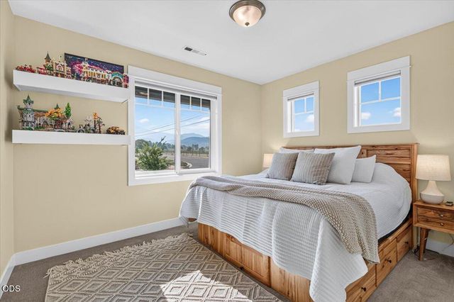 1492 Quarter Lane, Medford, OR 97504