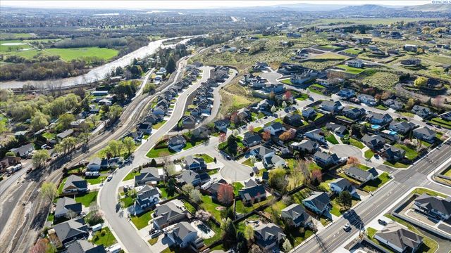 3820 Bing St, West Richland, WA 99338