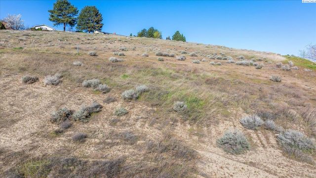 3820 Bing St, West Richland, WA 99338