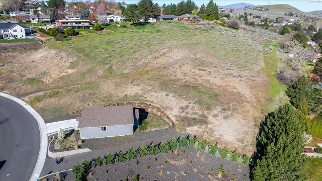 3820 Bing St, West Richland, WA 99338