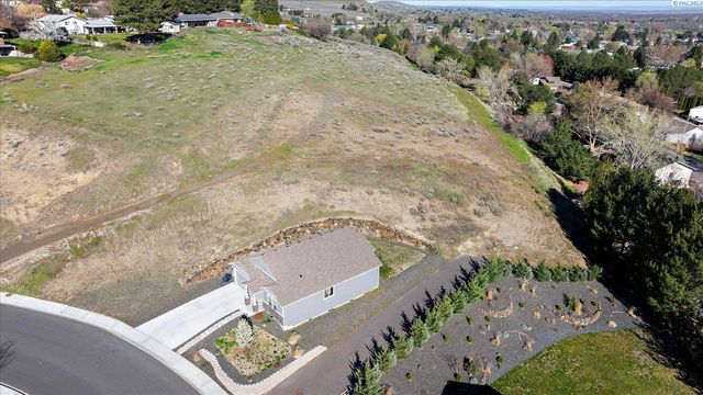 3820 Bing St, West Richland, WA 99338