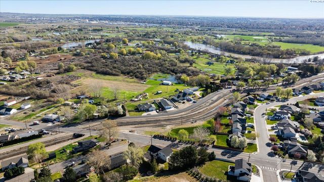 3820 Bing St, West Richland, WA 99338