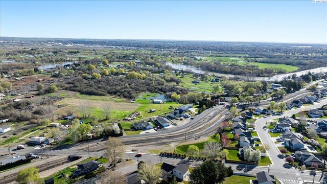 3820 Bing St, West Richland, WA 99338