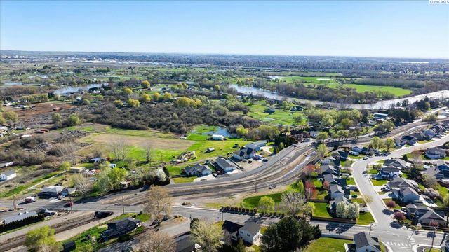 3820 Bing St, West Richland, WA 99338