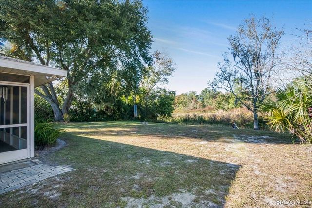 9526 E Village Green Circle, Inverness, FL 34450