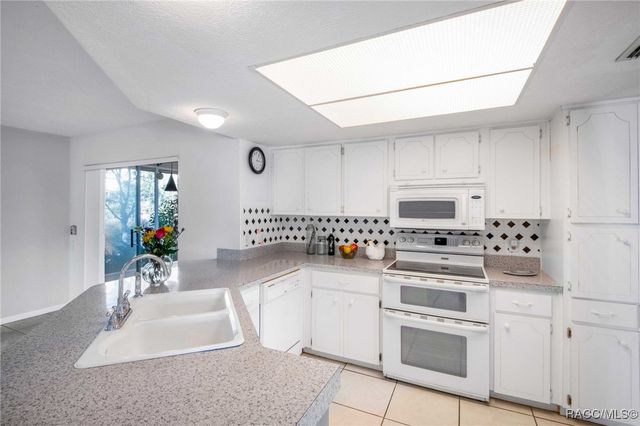 9526 E Village Green Circle, Inverness, FL 34450