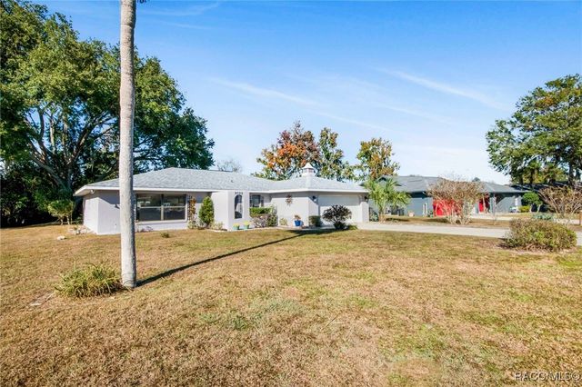 9526 E Village Green Circle, Inverness, FL 34450