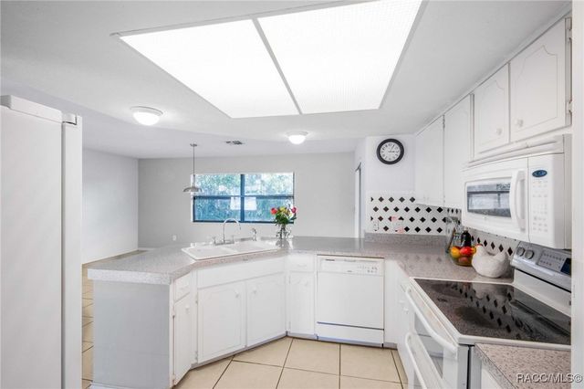 9526 E Village Green Circle, Inverness, FL 34450