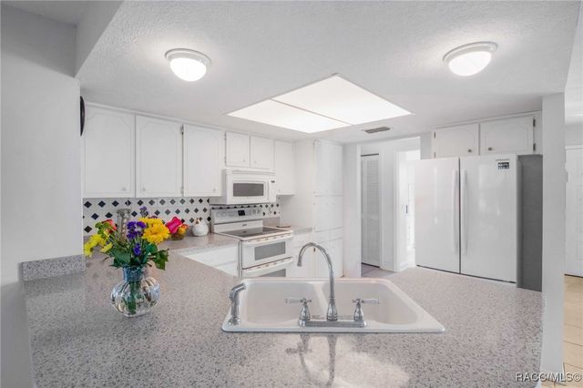 9526 E Village Green Circle, Inverness, FL 34450