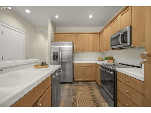 20591 Sw RAVENSWOOD St, Beaverton, OR 97078