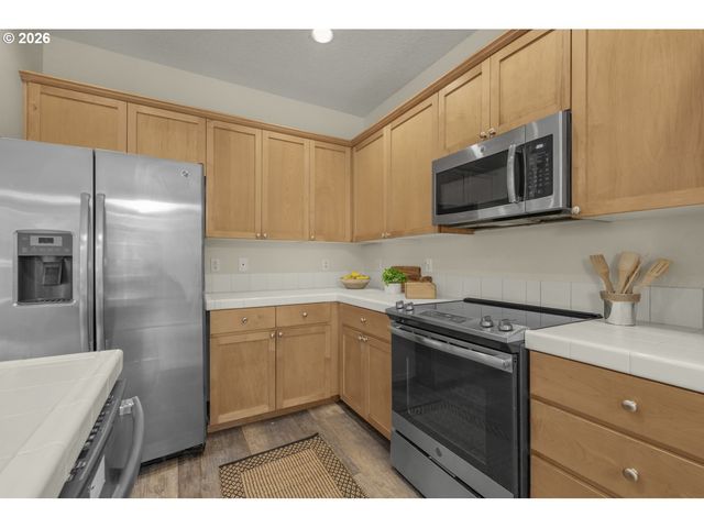 20591 Sw RAVENSWOOD St, Beaverton, OR 97078