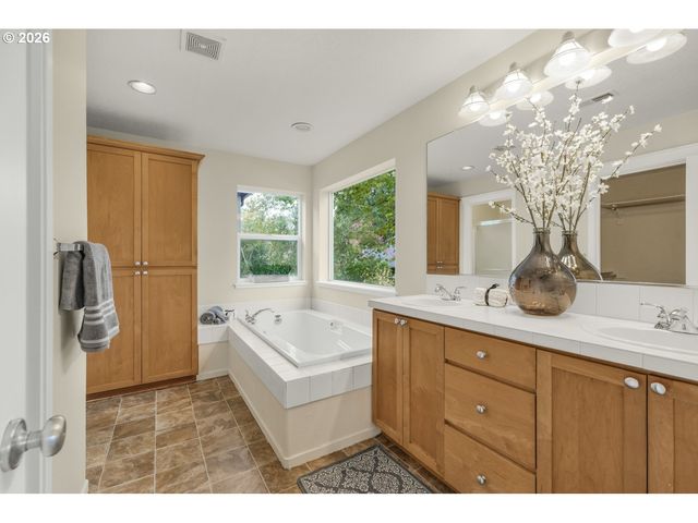 20591 Sw RAVENSWOOD St, Beaverton, OR 97078