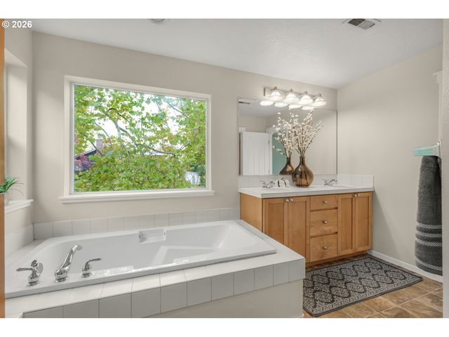 20591 Sw RAVENSWOOD St, Beaverton, OR 97078