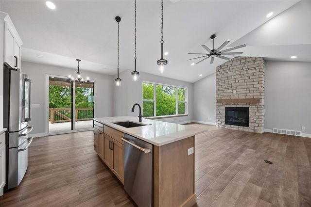 160 Pleasant Hill Drive NE, Swisher, IA 52338