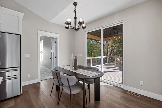 160 Pleasant Hill Drive NE, Swisher, IA 52338