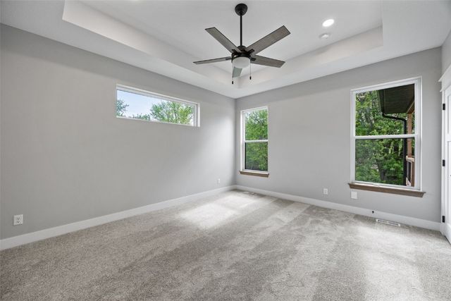 160 Pleasant Hill Drive NE, Swisher, IA 52338