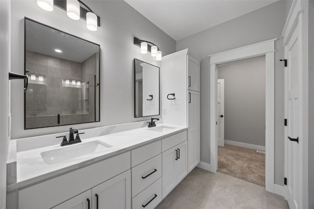 160 Pleasant Hill Drive NE, Swisher, IA 52338