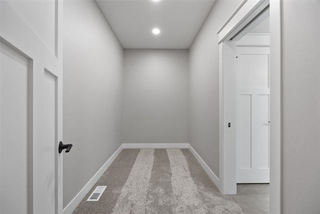 160 Pleasant Hill Drive NE, Swisher, IA 52338