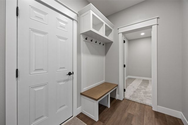 160 Pleasant Hill Drive NE, Swisher, IA 52338