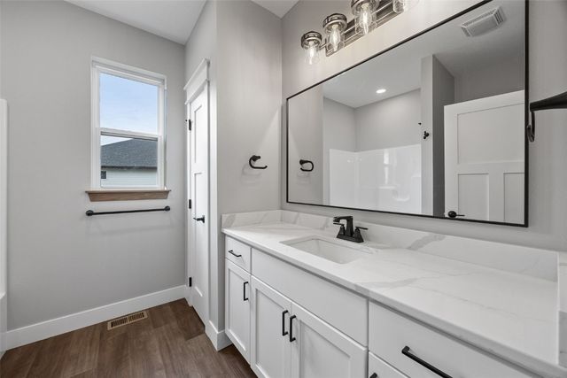 160 Pleasant Hill Drive NE, Swisher, IA 52338