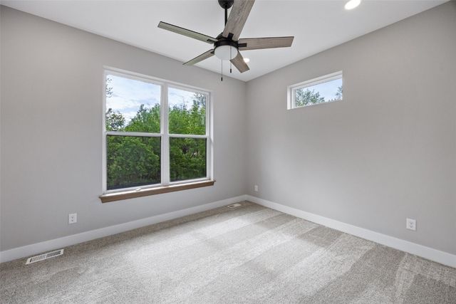 160 Pleasant Hill Drive NE, Swisher, IA 52338