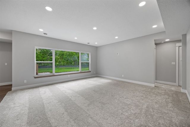 160 Pleasant Hill Drive NE, Swisher, IA 52338