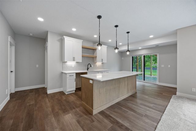 160 Pleasant Hill Drive NE, Swisher, IA 52338