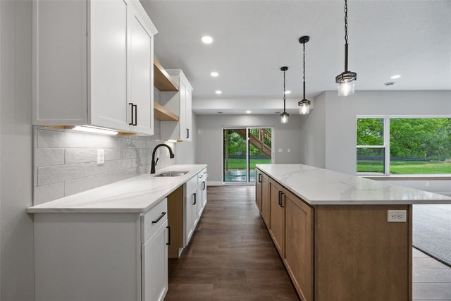 160 Pleasant Hill Drive NE, Swisher, IA 52338