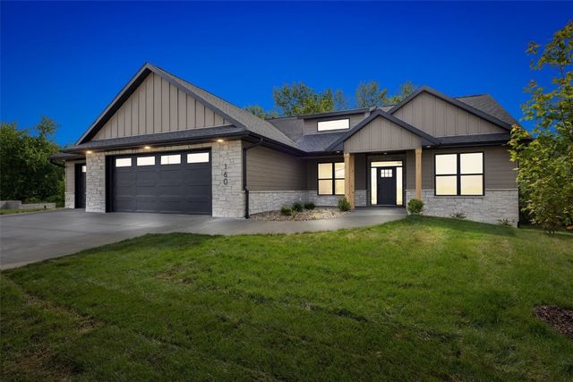 160 Pleasant Hill Drive NE, Swisher, IA 52338
