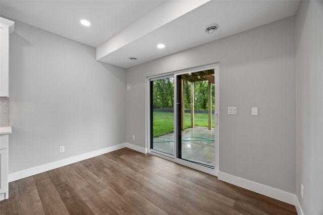 160 Pleasant Hill Drive NE, Swisher, IA 52338