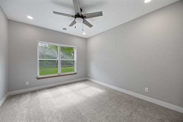 160 Pleasant Hill Drive NE, Swisher, IA 52338