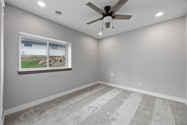 160 Pleasant Hill Drive NE, Swisher, IA 52338