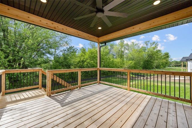 160 Pleasant Hill Drive NE, Swisher, IA 52338