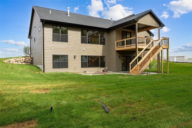 160 Pleasant Hill Drive NE, Swisher, IA 52338