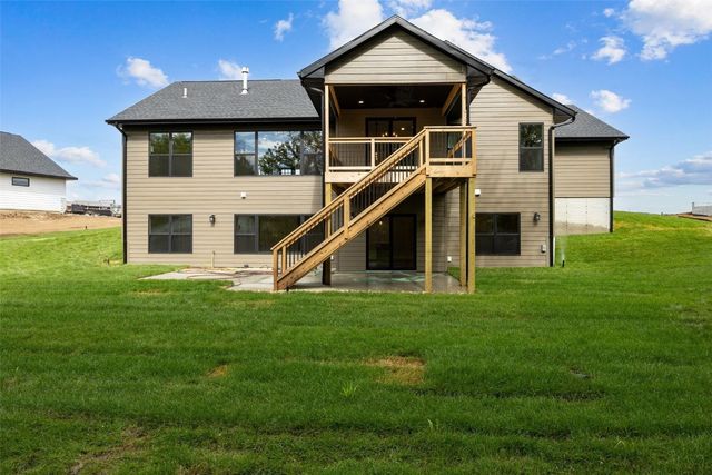 160 Pleasant Hill Drive NE, Swisher, IA 52338