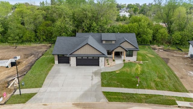 160 Pleasant Hill Drive NE, Swisher, IA 52338