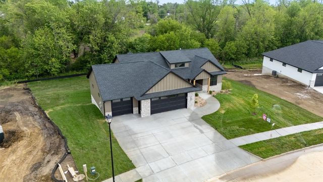 160 Pleasant Hill Drive NE, Swisher, IA 52338
