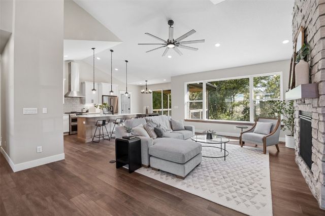 160 Pleasant Hill Drive NE, Swisher, IA 52338