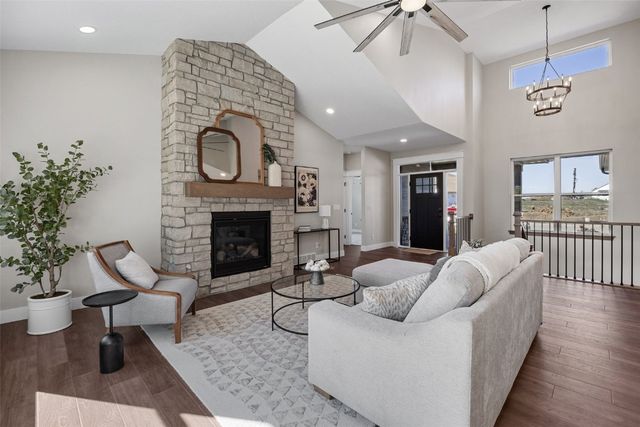 160 Pleasant Hill Drive NE, Swisher, IA 52338