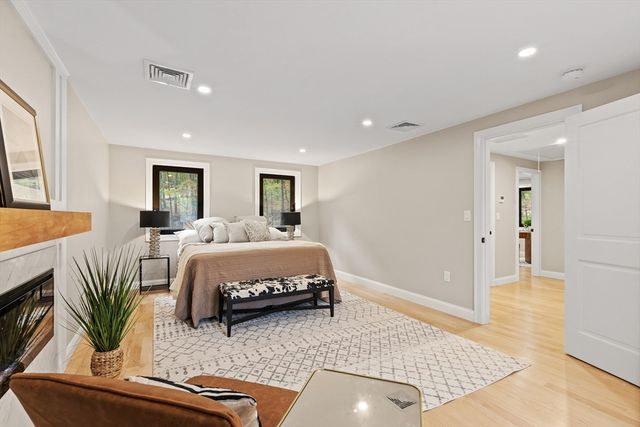 8 Mulberry Cir, Ayer, MA 01432