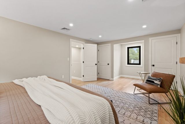 8 Mulberry Cir, Ayer, MA 01432