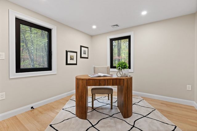 8 Mulberry Cir, Ayer, MA 01432