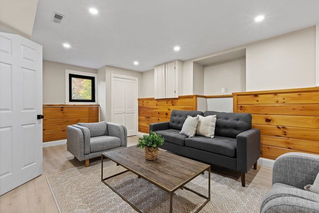 8 Mulberry Cir, Ayer, MA 01432