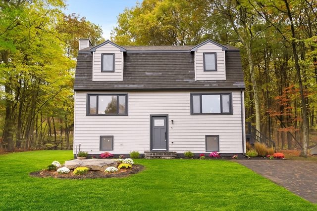 8 Mulberry Cir, Ayer, MA 01432