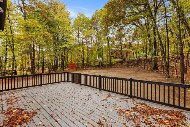 8 Mulberry Cir, Ayer, MA 01432