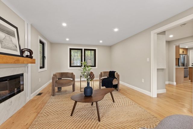 8 Mulberry Cir, Ayer, MA 01432