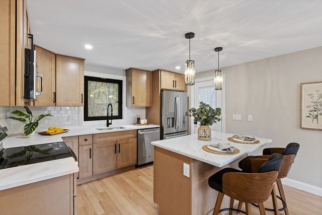 8 Mulberry Cir, Ayer, MA 01432