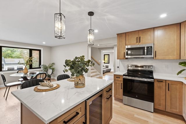 8 Mulberry Cir, Ayer, MA 01432